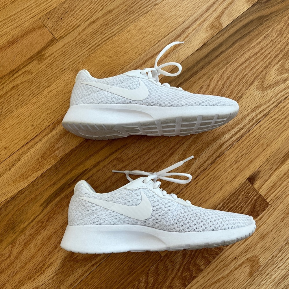 White Tennis Shoes Nike Gem